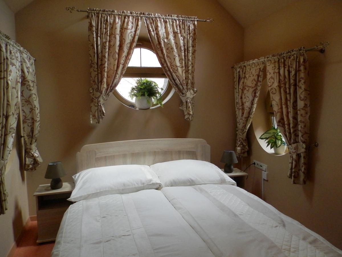 Nagyret Panzio Eger Bed & Breakfast Luaran gambar