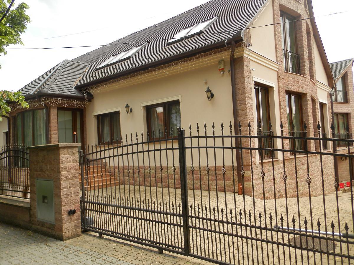 Nagyret Panzio Eger Bed & Breakfast Luaran gambar