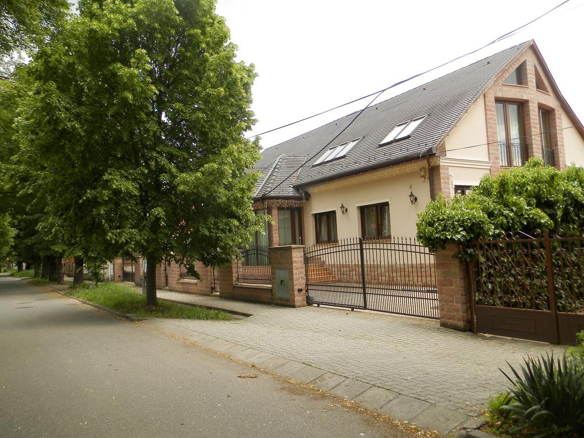 Nagyret Panzio Eger Bed & Breakfast Luaran gambar