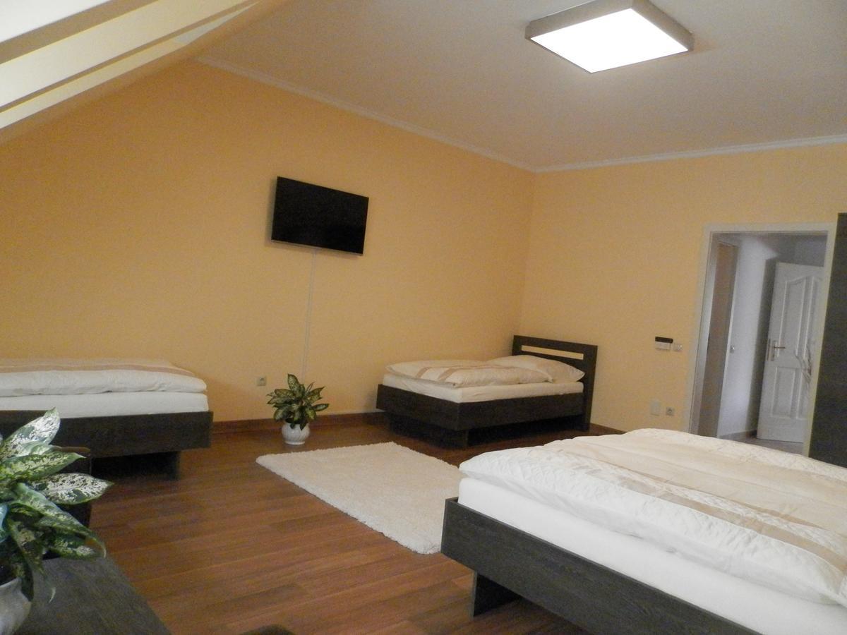 Nagyret Panzio Eger Bed & Breakfast Luaran gambar